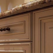 Kitchen Cabinets & Custom Cabinetry